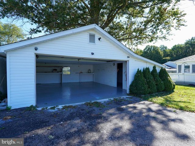 64 DARTMOUTH RD, Pennsville, NJ 08070