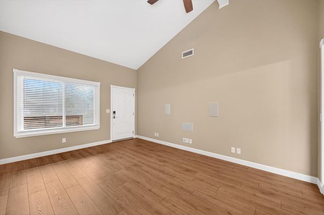 2307 E 8th St, Davis, CA 95618