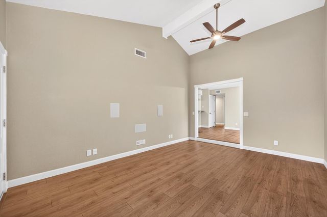 2307 E 8th St, Davis, CA 95618