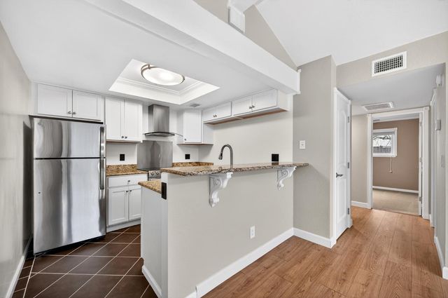 2307 E 8th St, Davis, CA 95618