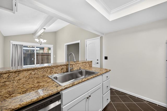 2307 E 8th St, Davis, CA 95618