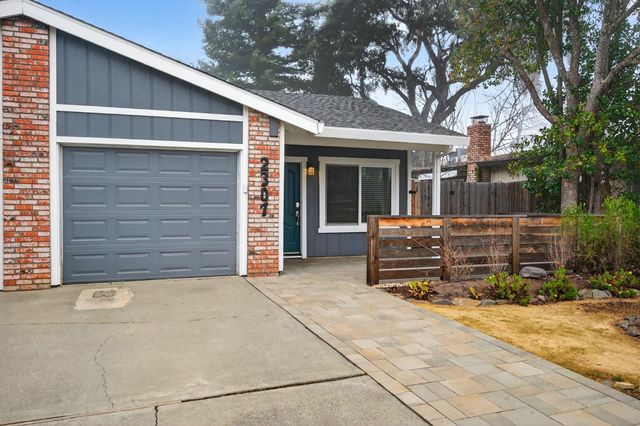 2307 E 8th St, Davis, CA 95618