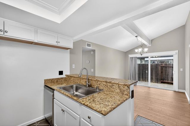 2307 E 8th St, Davis, CA 95618