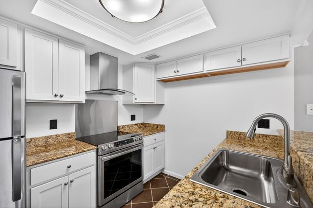 2307 E 8th St, Davis, CA 95618