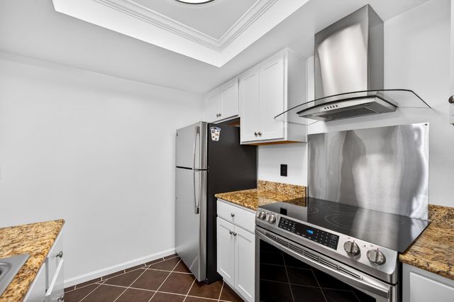 2307 E 8th St, Davis, CA 95618