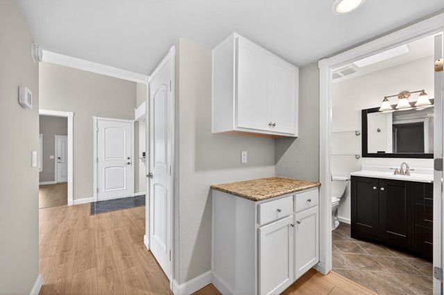 2307 E 8th St, Davis, CA 95618