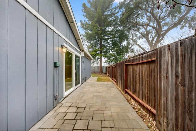 2307 E 8th St, Davis, CA 95618