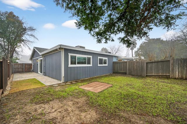 2307 E 8th St, Davis, CA 95618