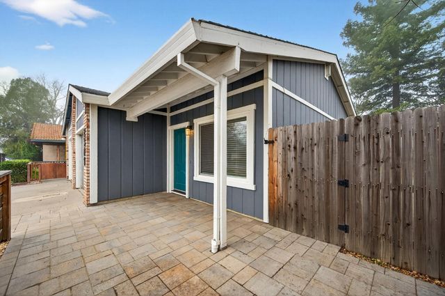 2307 E 8th St, Davis, CA 95618