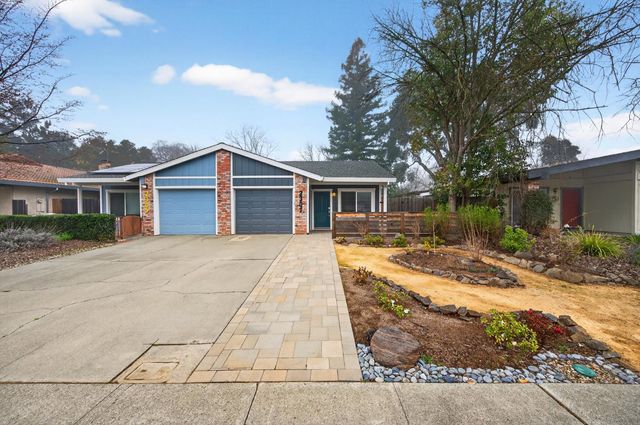 2307 E 8th St, Davis, CA 95618