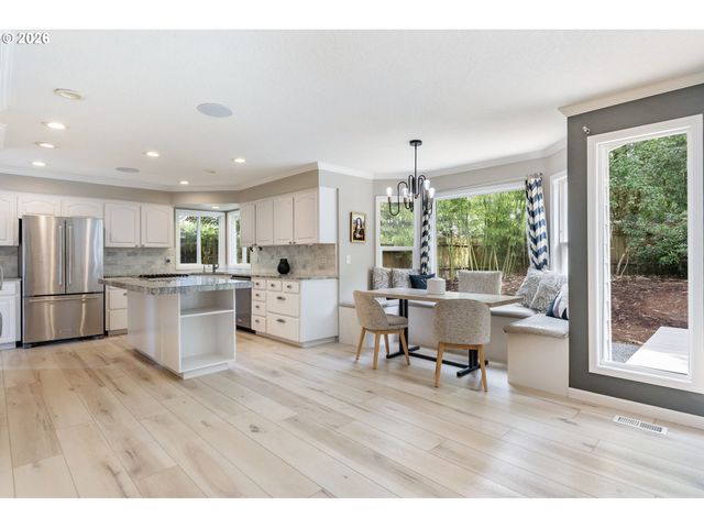 10210 Nw ENGLEMAN St, Portland, OR 97229