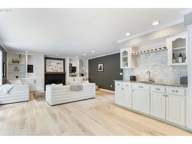 10210 Nw ENGLEMAN St, Portland, OR 97229