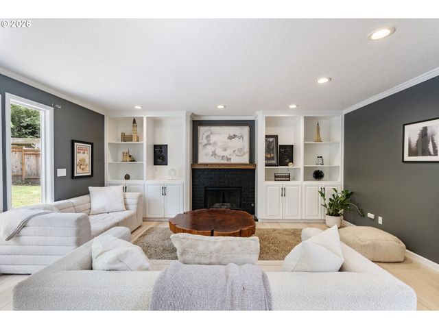 10210 Nw ENGLEMAN St, Portland, OR 97229