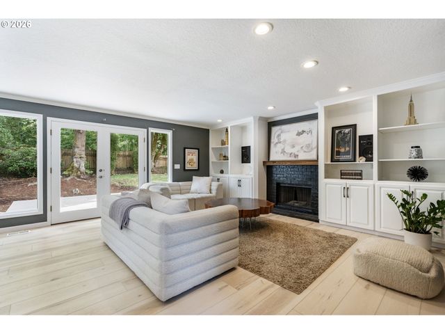 10210 Nw ENGLEMAN St, Portland, OR 97229