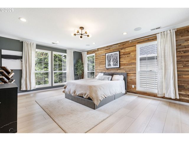 10210 Nw ENGLEMAN St, Portland, OR 97229