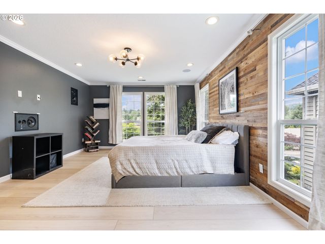 10210 Nw ENGLEMAN St, Portland, OR 97229