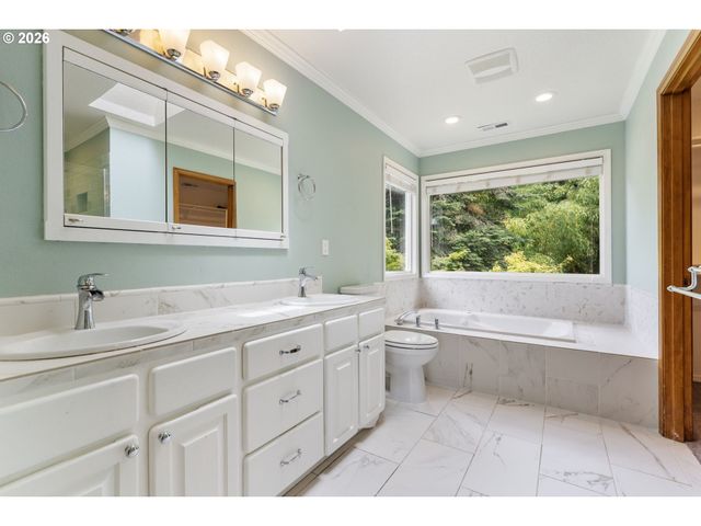 10210 Nw ENGLEMAN St, Portland, OR 97229