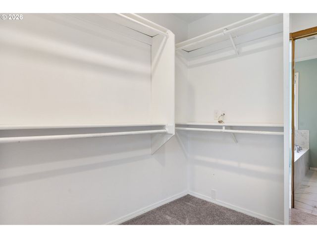 10210 Nw ENGLEMAN St, Portland, OR 97229