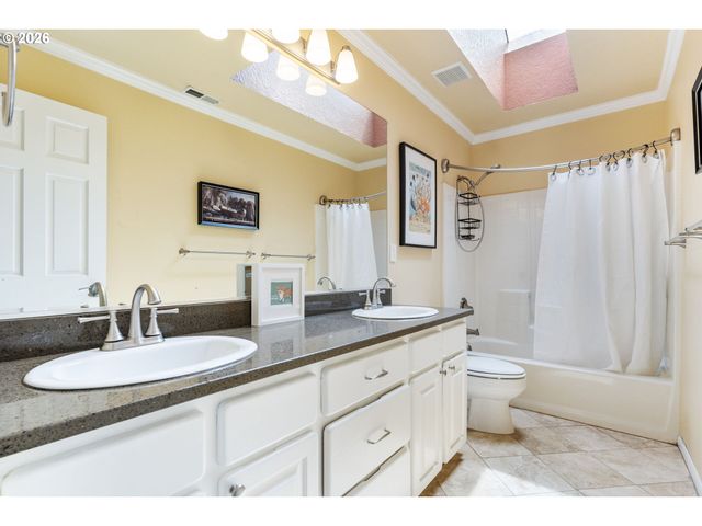 10210 Nw ENGLEMAN St, Portland, OR 97229