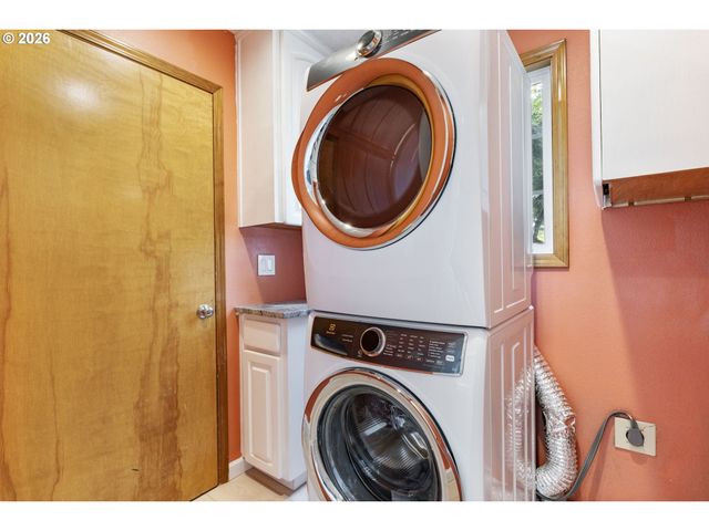 10210 Nw ENGLEMAN St, Portland, OR 97229