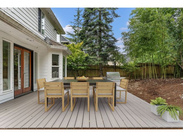10210 Nw ENGLEMAN St, Portland, OR 97229