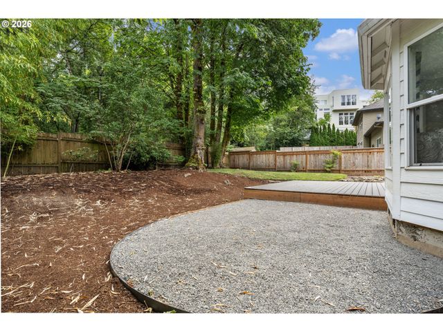 10210 Nw ENGLEMAN St, Portland, OR 97229