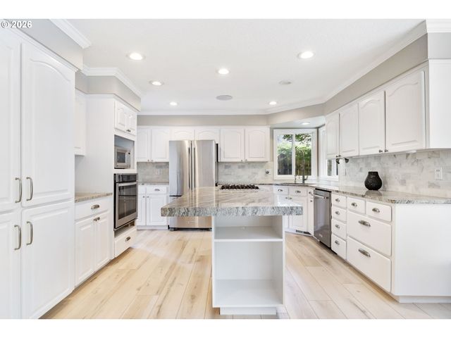 10210 Nw ENGLEMAN St, Portland, OR 97229