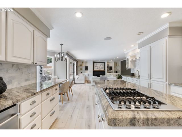 10210 Nw ENGLEMAN St, Portland, OR 97229