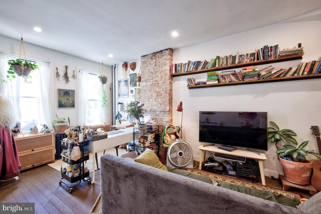 2044 TASKER ST, Philadelphia, PA 19145