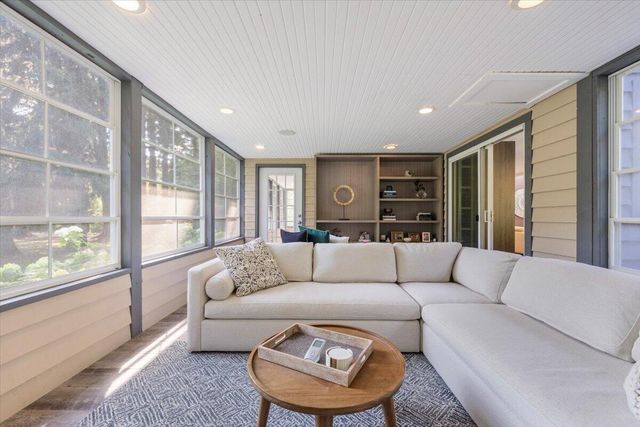 8773 Elm Valley Road, Union Pier, MI 49129