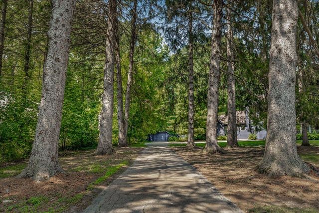 8773 Elm Valley Road, Union Pier, MI 49129