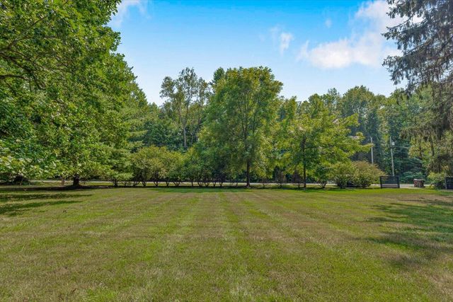 8773 Elm Valley Road, Union Pier, MI 49129