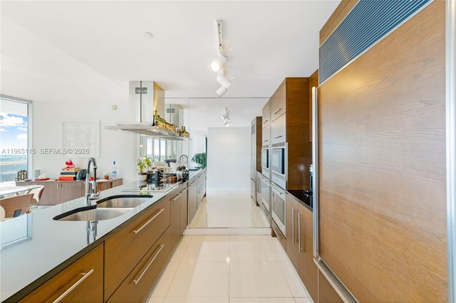 495 Brickell Ave 4704, Miami, FL 33131