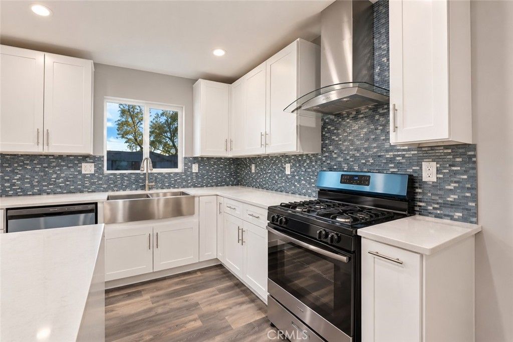 8218 ENCINO Avenue, Northridge, CA 91325 — photo 5