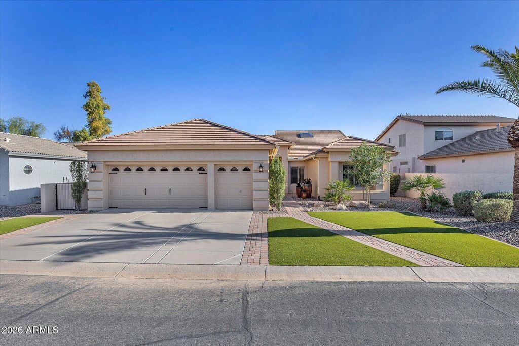 10059 E Cedar Waxwing Drive, Sun Lakes, AZ 85248 — exterior