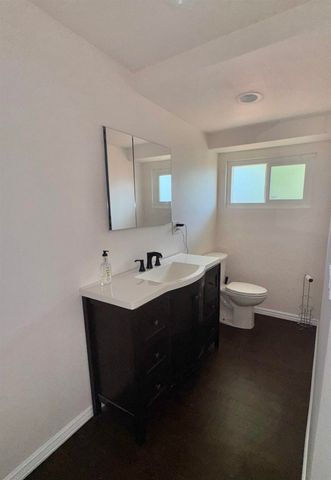 8491 Ney Ave, Oakland, CA 94605