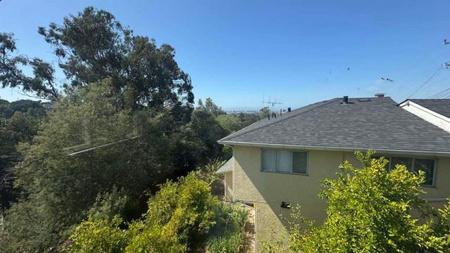 8491 Ney Ave, Oakland, CA 94605