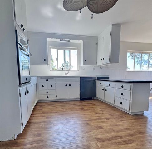 8491 Ney Ave, Oakland, CA 94605