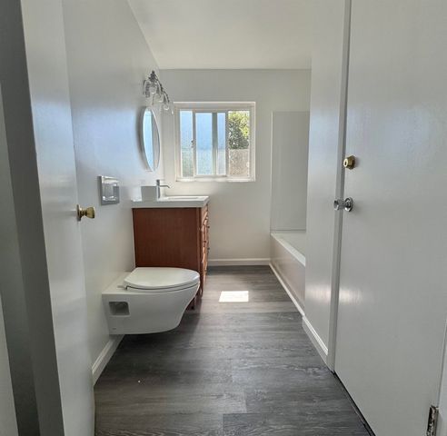 8491 Ney Ave, Oakland, CA 94605