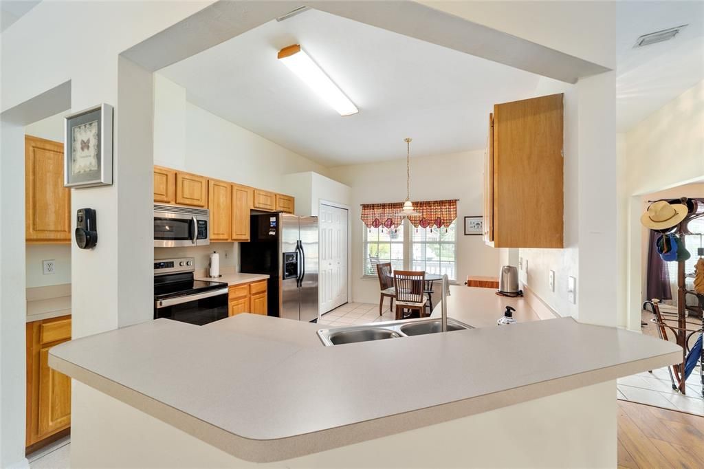 Image 11 of property listing at 1602 NW 117 TERRACE, Gainesville, FL 32606