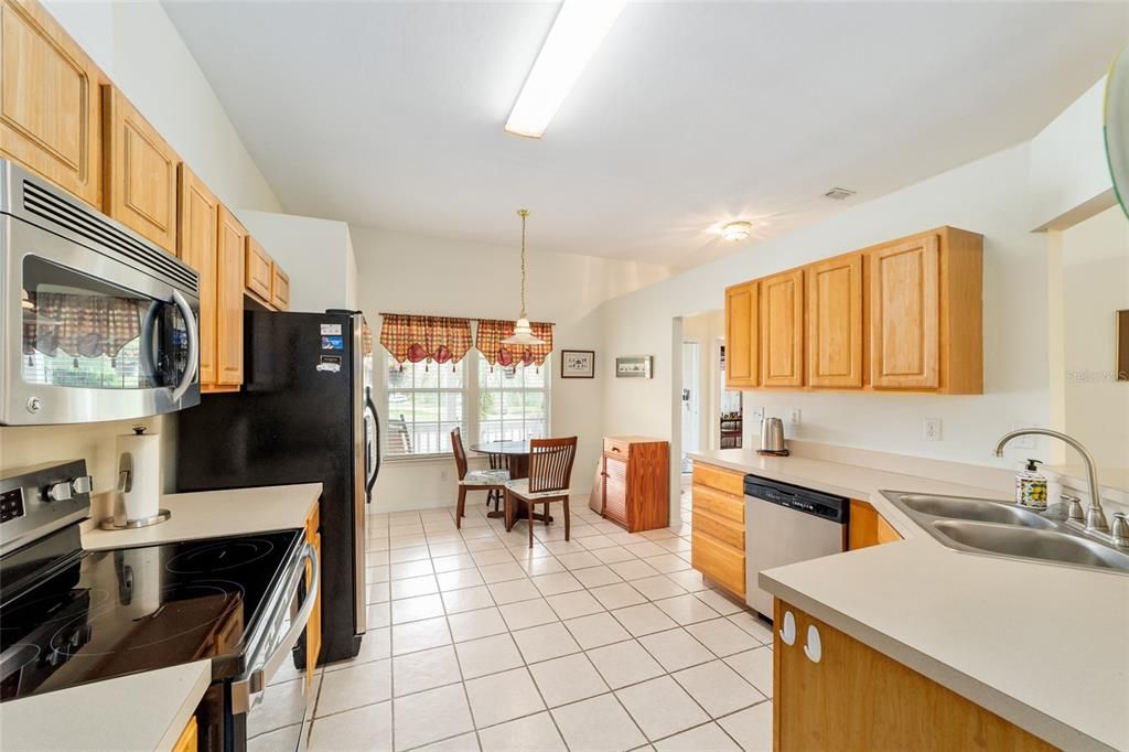 Image 12 of property listing at 1602 NW 117 TERRACE, Gainesville, FL 32606