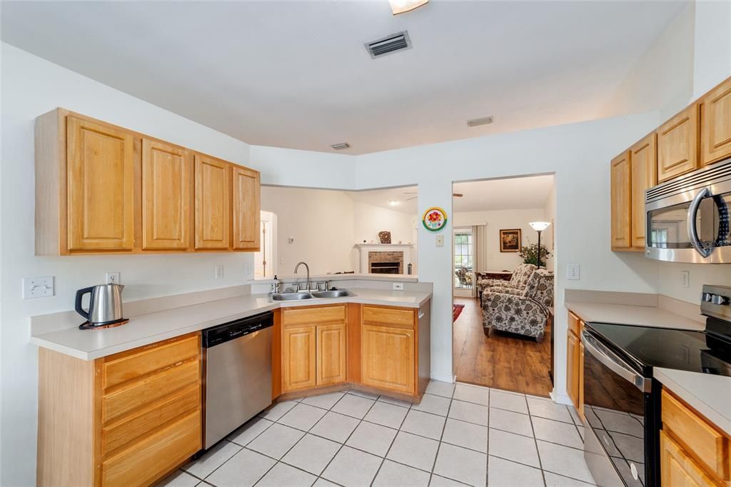 Image 13 of property listing at 1602 NW 117 TERRACE, Gainesville, FL 32606