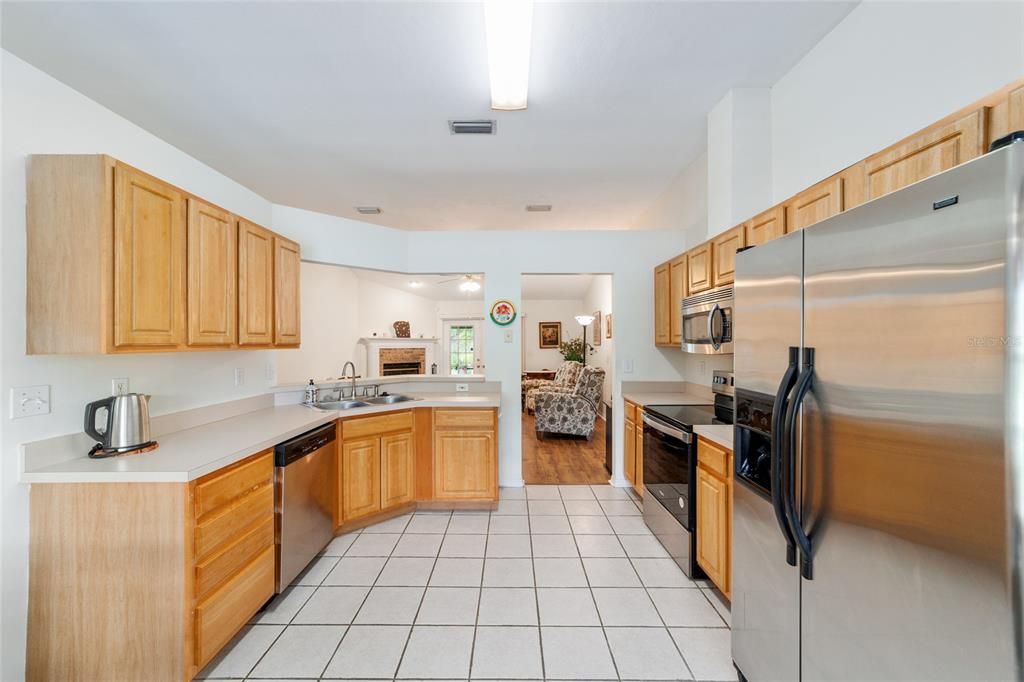 Image 14 of property listing at 1602 NW 117 TERRACE, Gainesville, FL 32606