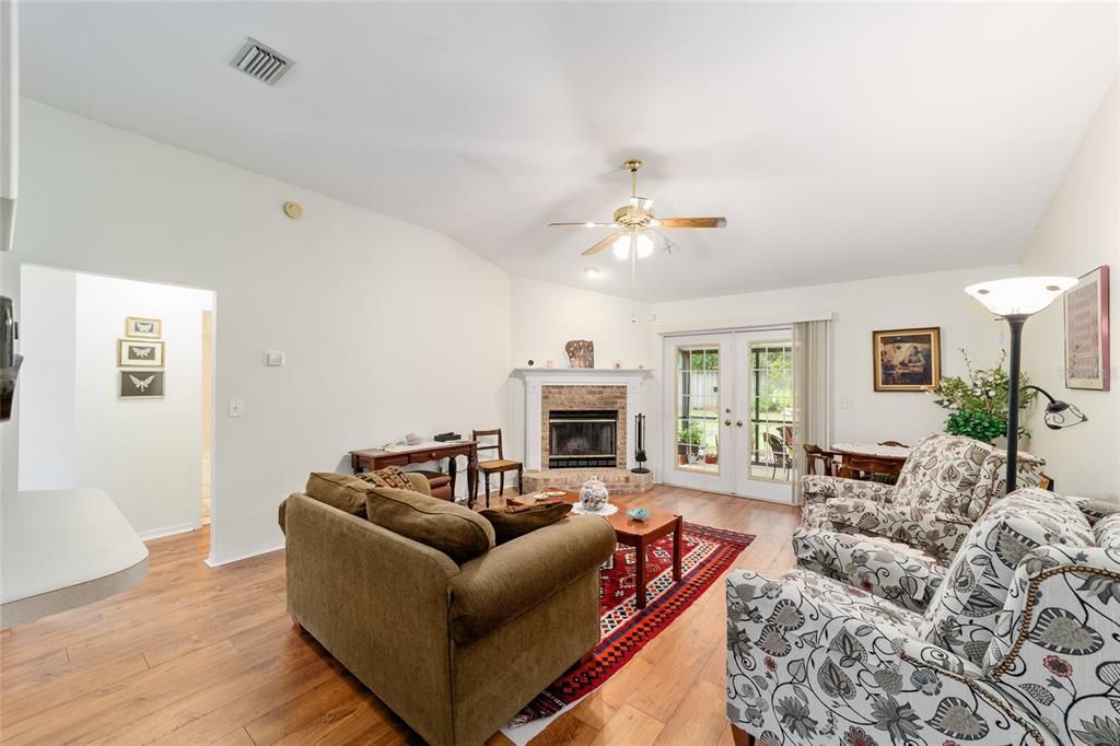 Image 8 of property listing at 1602 NW 117 TERRACE, Gainesville, FL 32606