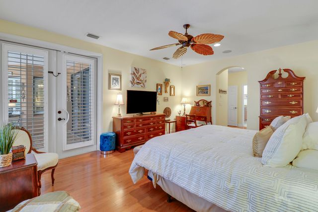 3055 NW Stoney Creek Avenue, Jensen Beach, FL 34957