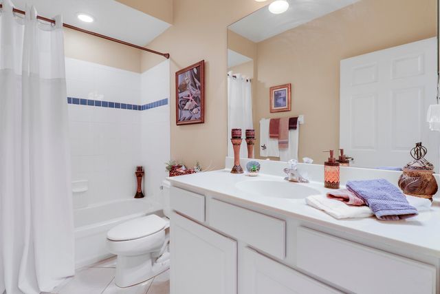 3055 NW Stoney Creek Avenue, Jensen Beach, FL 34957