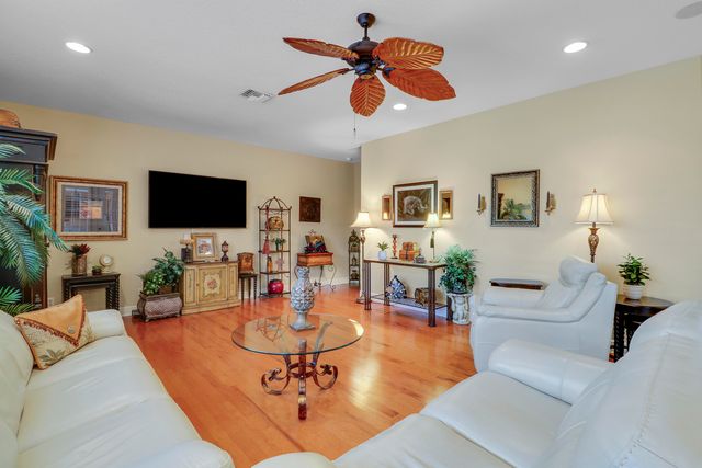 3055 NW Stoney Creek Avenue, Jensen Beach, FL 34957