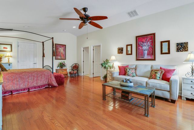 3055 NW Stoney Creek Avenue, Jensen Beach, FL 34957