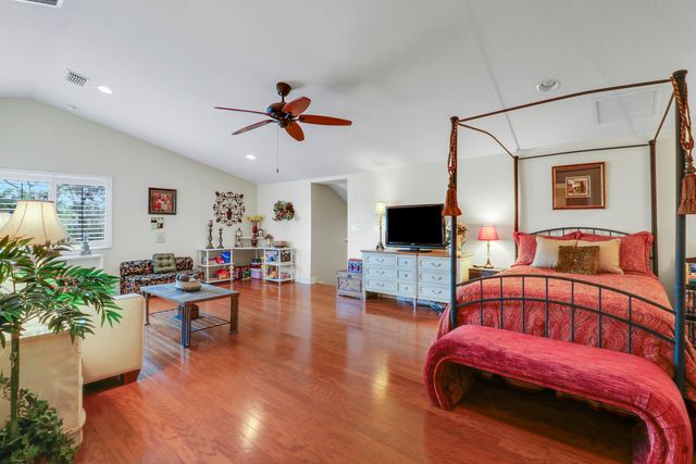 3055 NW Stoney Creek Avenue, Jensen Beach, FL 34957