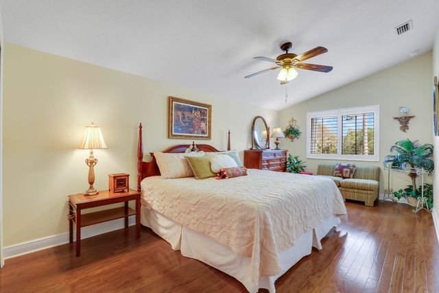 3055 NW Stoney Creek Avenue, Jensen Beach, FL 34957